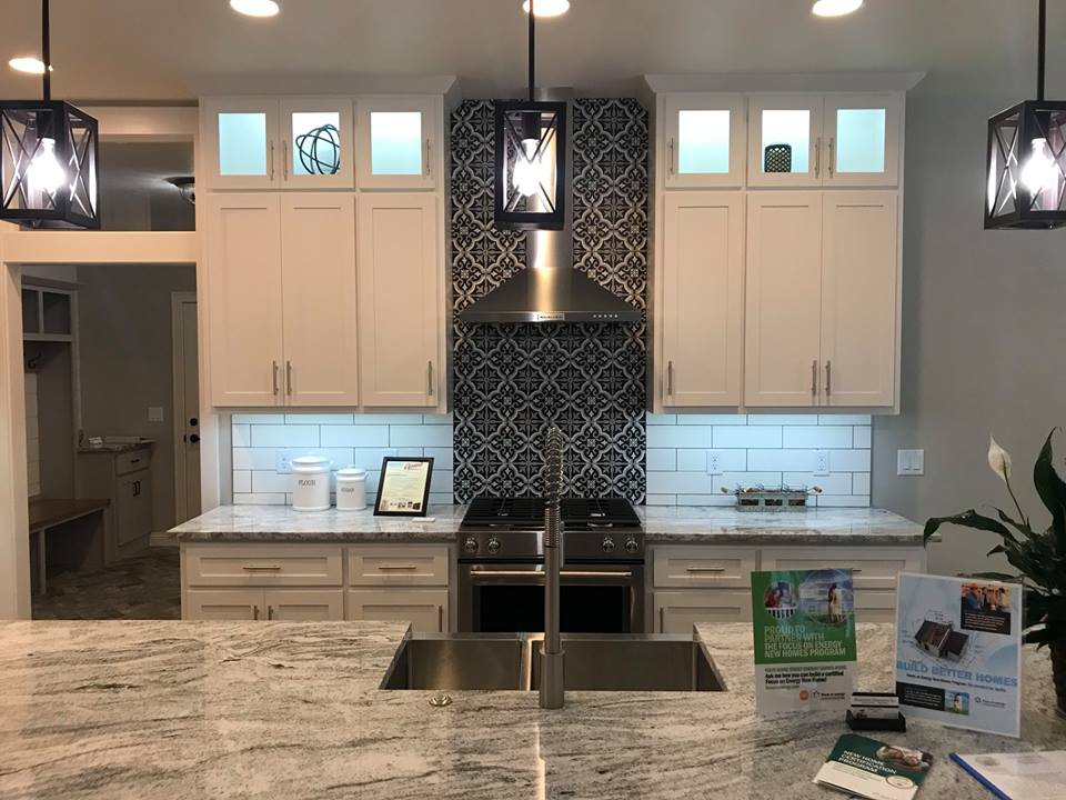 2018 parade home kitchen backsplash