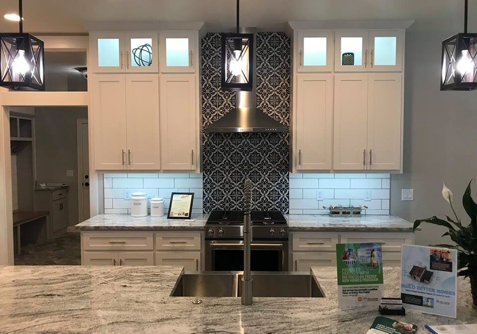 2018 parade home kitchen backsplash